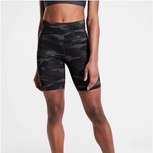 Athleta Ultimate Stash Pocket Camo 7” Short